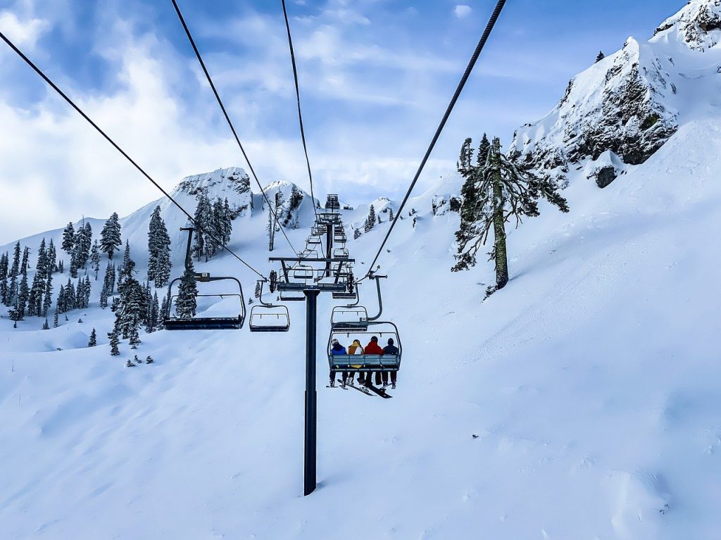 télésiège en montagne l'hiver